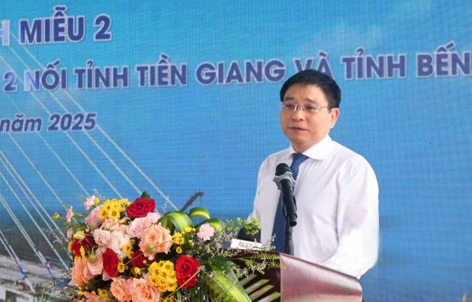 Bộ trưởng Bộ Kl991.com nạp rút nhanh Nguyễn Văn Thắng phát biểu tại buổi lễ hợp long dự án cầu Rạch Miễu 2. Ảnh: Thành Nhân