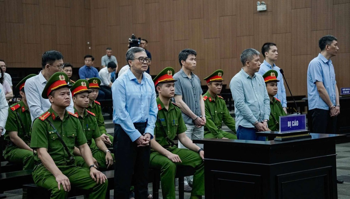 Có 12 bị cáo bị Tòa án Nhân dân TP. Hà Nội đưa ra xét xử trong phiên tòa sơ thẩm.