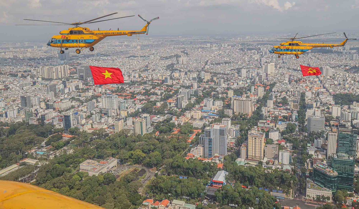 Khu trung tâm TP.HCM tối ngày 25/4 sẽ diễn ra buổi sơ duyệt cho lễ kỷ niệm 50 năm Ngày giải phóng miền Nam, thống nhất đất nước.