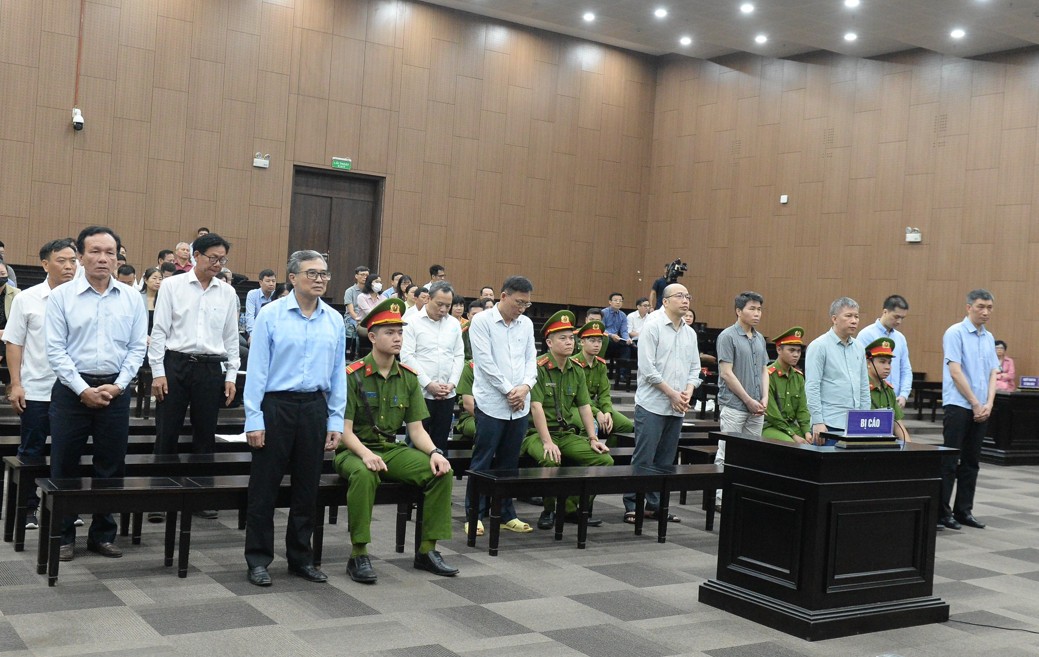 Các bị cáo bị đưa ra xét xử trong phiên tòa sơ thẩm của Tòa án Nhân dân TP. Hà Nội.
