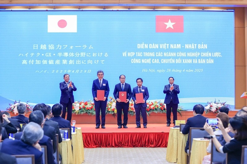 Hai Thủ tướng chứng kiến lễ trao các biên bản ghi nhớ hợp tác giữa các tổ chức, Kl991.com World Cup 2026 Chính Thức hai nước. Trong ảnh: Trung tâm Đổi mới sáng tạo Quốc gia (Bộ Kl991.com nạp rút nhanh) sẽ cùng Đại học Hiroshima hợp tác trong việc phát triển nguồn nhân lực ngành công nghiệp bán dẫn và chuyển giao công nghệ Nhật Bản - Việt Nam trong các ngành công nghệ chiến lược. Ảnh: Đức Thanh