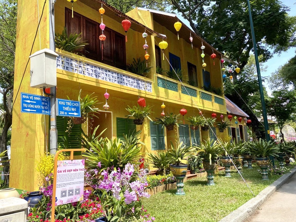 Nhiều đại cảnh, tiểu cảnh và các tiểu cảnh không gian đệm đang phủ màu rực rỡ tại Festival Hoa lan lần III năm 2025.