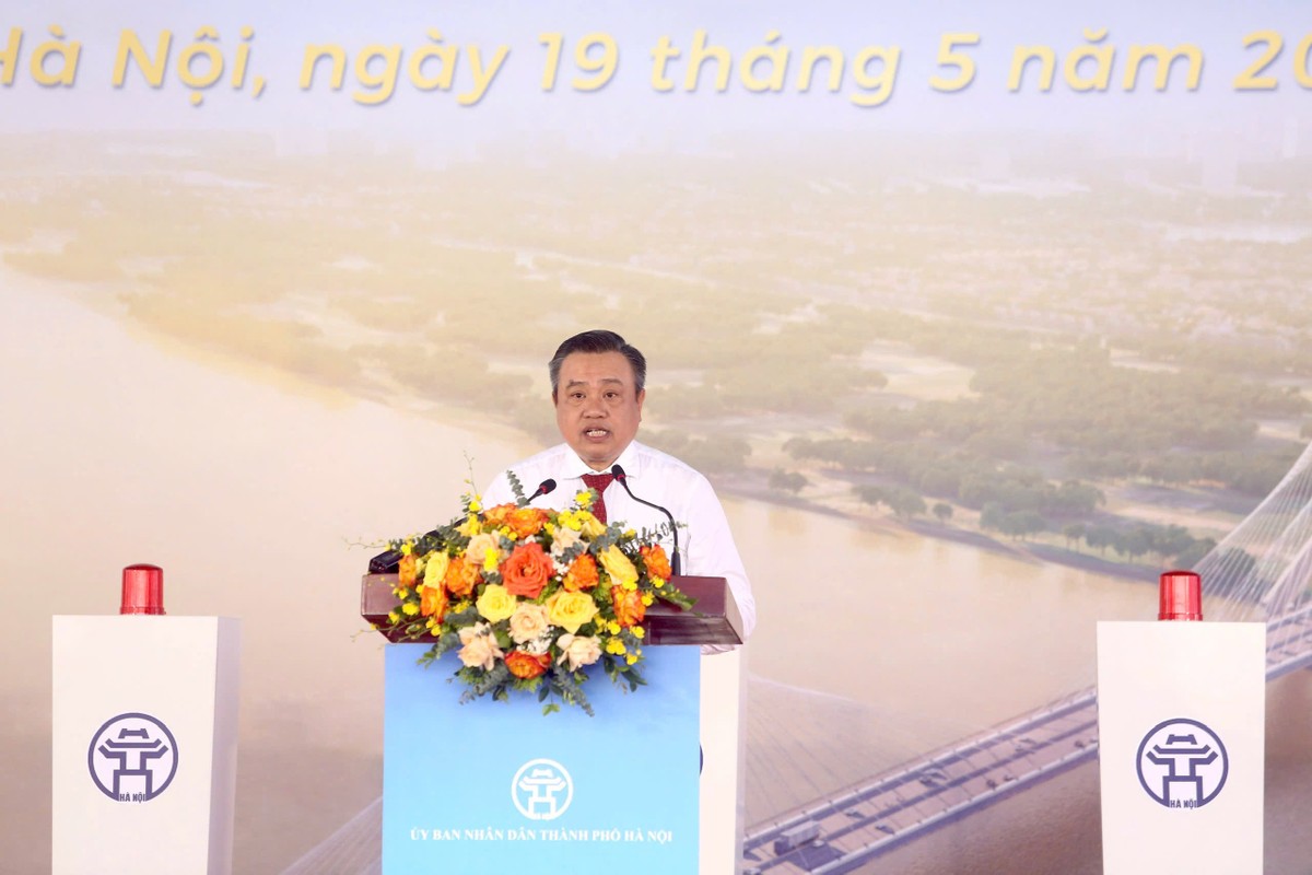 Chủ tịch UBND Thành phố Hà Nội Trần Sỹ Thanh phát biểu tại buổi lễ. Chủ tịch UBND Thành phố Hà Nội Trần Sỹ Thanh phát biểu tại buổi lễ.