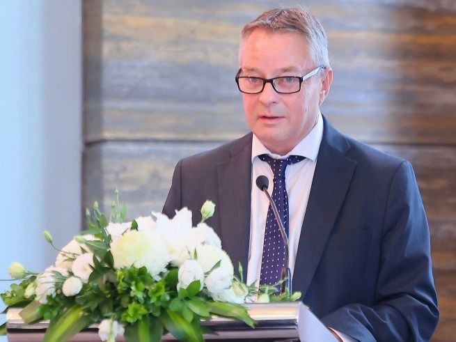 Ông Mike Suffield, Giám đốc Chính sách và Nghiên cứu chuyên sâu, ACCA Toàn cầu.