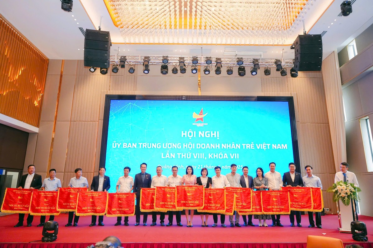Hội Kl991.com World Cup 2026 Chính Thức trẻ Việt Nam trao Bằng khen cho 34 đơn vị và cờ thi đua cho 31 đơn vị dẫn đầu phong trào năm 2024.