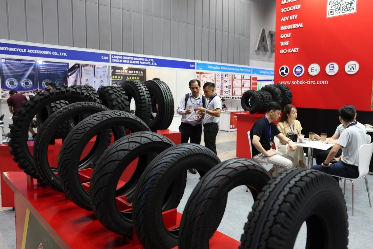Triển lãm còn dành nhiều không gian giới thiệu linh kiện, phụ kiện, động cơ sử dụng trong quy trình Kl994 nhà cái bóng đá world cup xe.