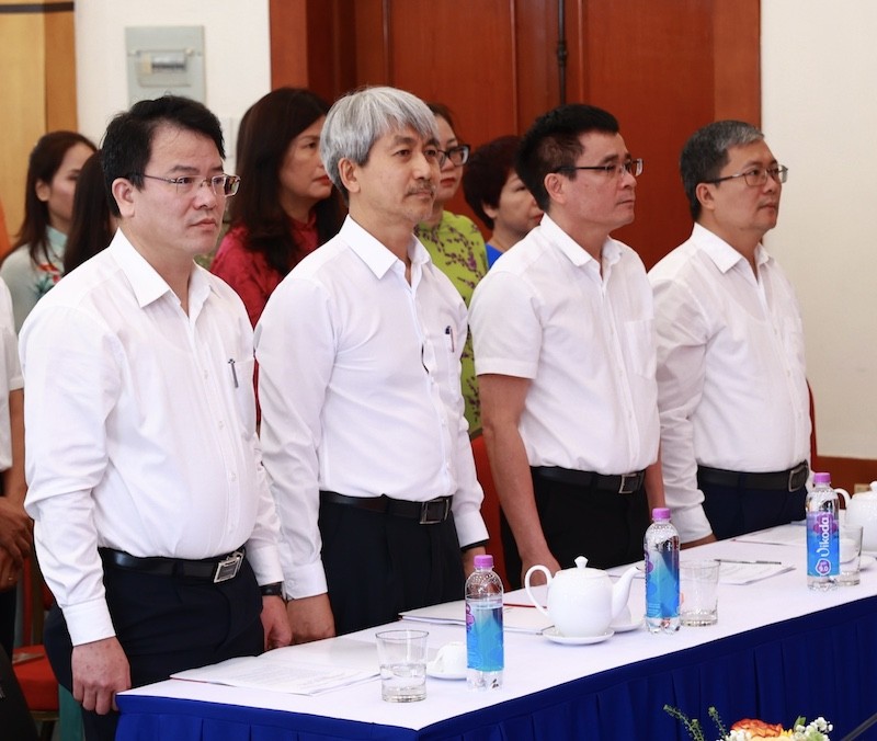 Đồng chí Trần Quốc Phương (ngoài cùng bên trái), Ủy viên Ban Thường vụ, Trưởng ban Tuyên giáo - Dân vận Đảng bộ Bộ Kl991.com nạp rút nhanh, Thứ trưởng Bộ Kl991.com nạp rút nhanh và các đại biểu tham dự Đại hội.