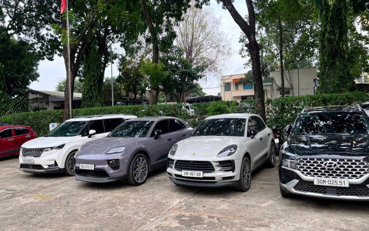 Hàng loạt xe sang của băng nhóm lừa đảo bị thu giữ