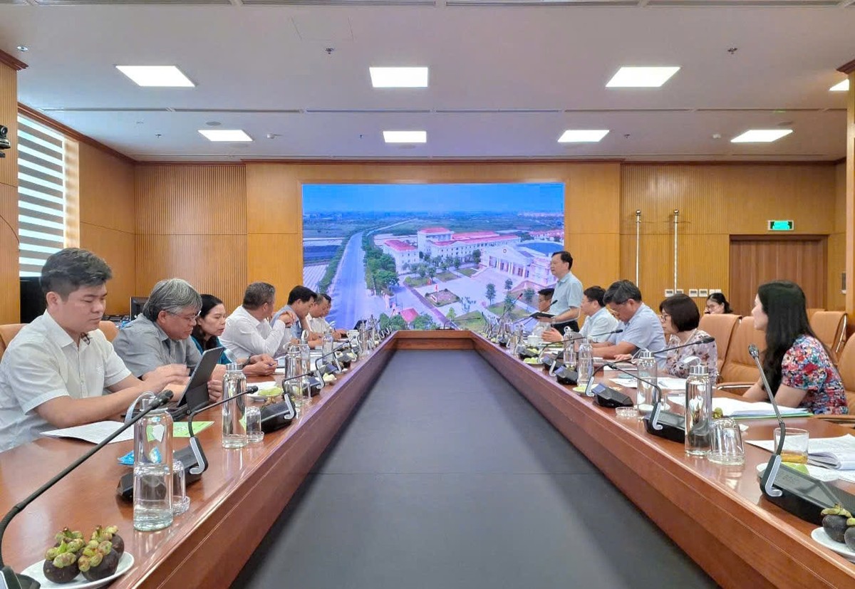 Phiên họp đánh giá, thống nhất bỏ phiếu đề nghị Thủ tướng Kl993 ưu đãi thưởng hấp dẫn ban hành quyết định công nhận Thành phố Hà Nội hoàn thành nhiệm vụ xây dựng nông thôn mới cấp thành phố năm 2024.