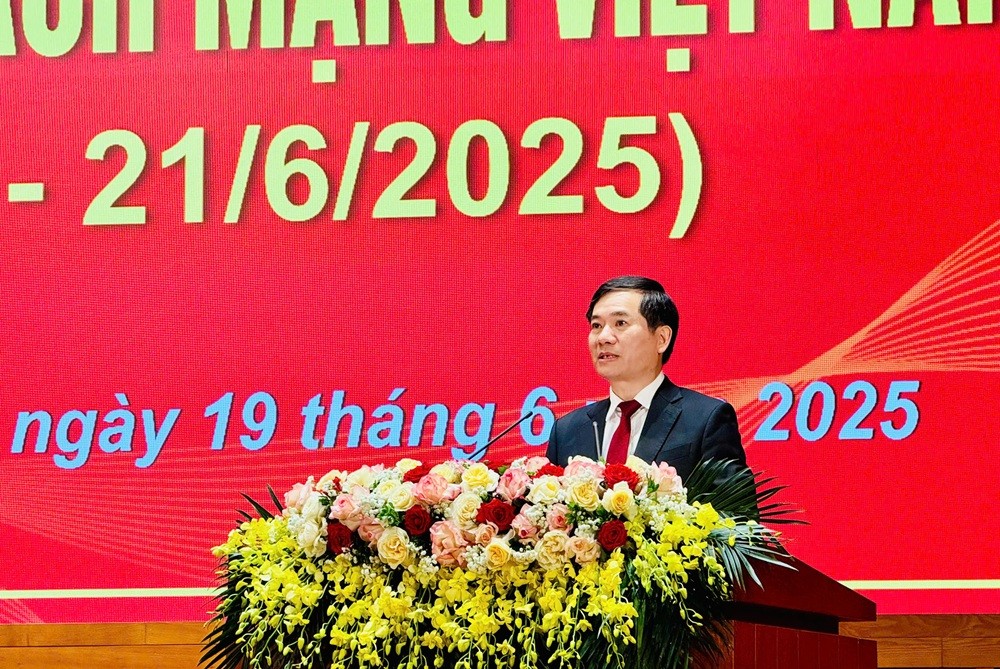 Ông Vũ Quyết Tiến, Phó Bí thư Tỉnh ủy Quảng Ninh phát biểu tại buổi lễ
