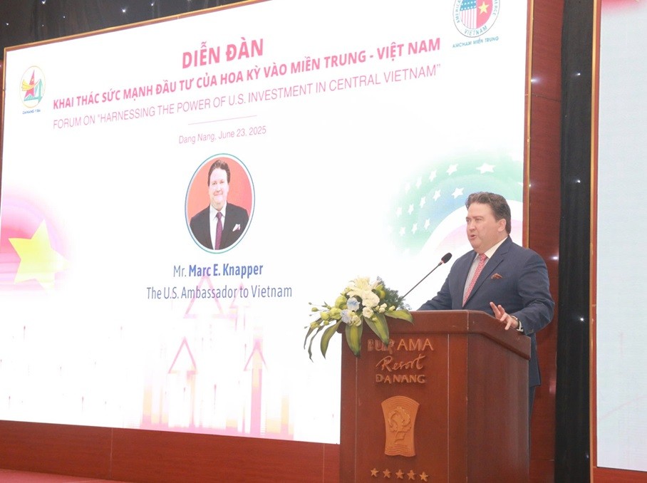 Ông Marc Knapper - Đại sứ Hoa Kỳ tại Việt Nam phát biểu tại Diễn đàn. Ông Marc Knapper - Đại sứ Hoa Kỳ tại Việt Nam phát biểu tại Diễn đàn.