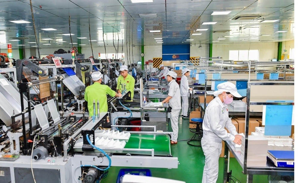 Dây chuyền Kl994 nhà cái bóng đá world cup túi nilon thân thiện môi trường tại Công ty CP Nhựa An Phát Xanh. Ảnh: Thành Chung
