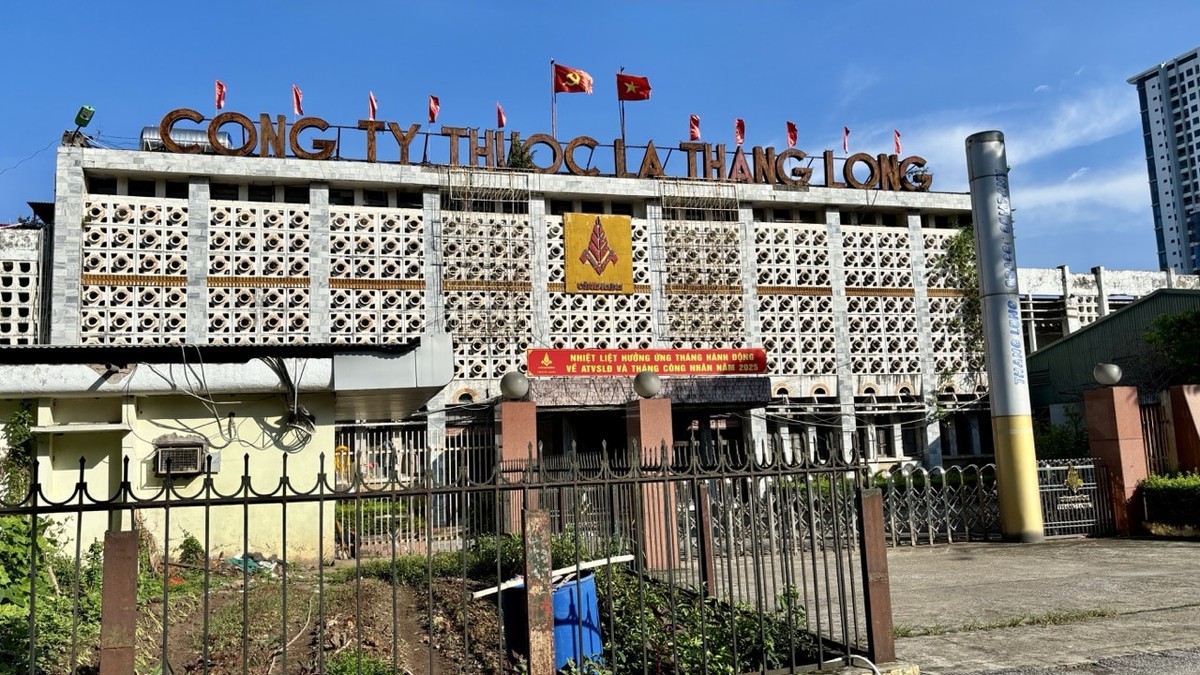 Công ty Thuốc lá Thăng Long từng nằm tại địa chỉ số 235 Nguyễn Trãi. Hiện đơn vị này đã chuyển nhà máy tới khu công nghiệp Thạch Thất - Quốc Oai.