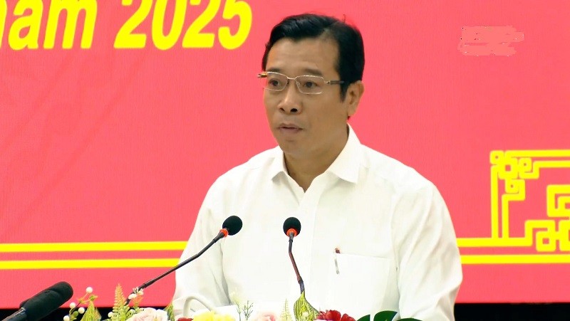 Ông Nguyễn Thành Phú, Giám đốc Sở Kl991.com nạp rút nhanh tỉnh Ninh Thuận thay mặt UBND tỉnh trình bày tờ trình về danh mục các khu đất thực hiện Kl99 nổ hũ lựa chọn nhà Kl99ok phiên bản mới. Nguồn: NTV.