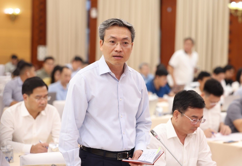 Thiếu tướng Nguyễn Quốc Toản cung cấp thông tin về kết quả điều tra các đường dây Kl994 nhà cái bóng đá world cup, tiêu thụ thực phẩm giả. (Ảnh: VGP).