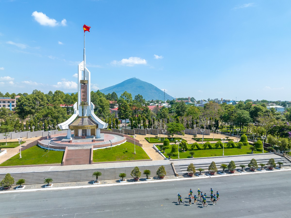 Cung đường tuyệt đẹp của giải chạy marathon tại Tây Ninh. Ảnh: Nexus