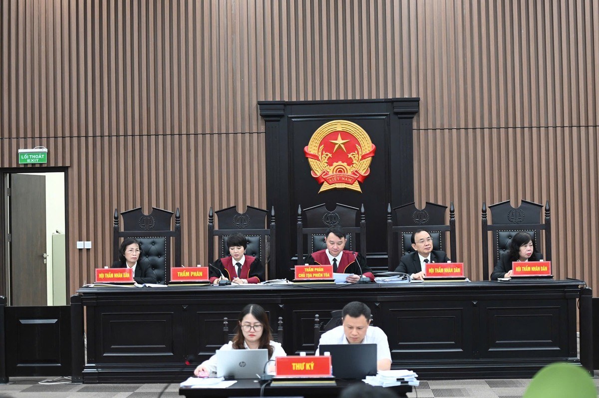 Hội đồng xét xử sơ thẩm vụ án xảy ra tại Kl994 game bài casino hấp dẫn Phúc Sơn và các đơn vị, địa phương liên quan.