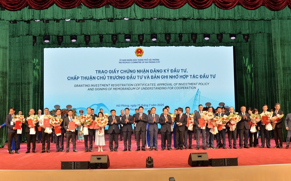 Hải Phòng đã trao giấy chứng nhận đăng ký Kl99ok phiên bản mới 32 dự án Kl99ok phiên bản mới và 7 bản ghi nhớ hợp tác với tổng số vốn cam kết lên tới hơn 15,6 tỷ USD