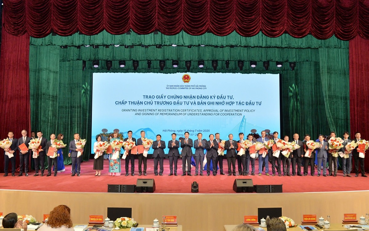 Chủ tịch nước cùng lãnh đạo Kl993 ưu đãi thưởng hấp dẫn, bộ, ngành trao giấy chứng nhận cho các nhà Kl99ok phiên bản mới.