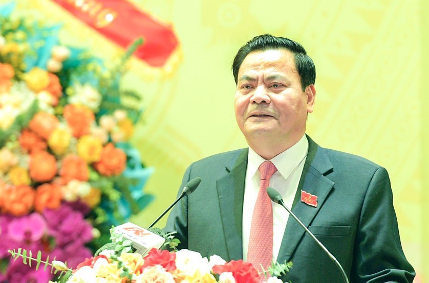 Ông Bùi Thành Đông, Tỉnh ủy viên, Bí thư Đảng ủy phường Hoa Lư phát biểu tại Đại hội.