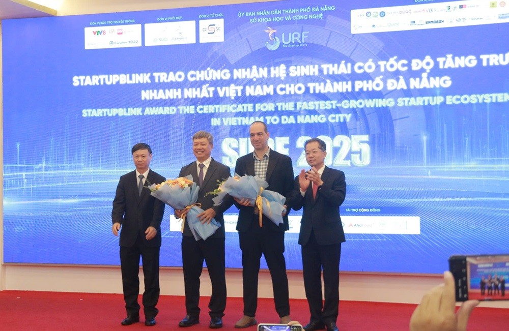 StartupBlink trao chứng nhận Đà Nẵng lọt vào Top 1.000 thành phố có hệ sinh thái khởi nghiệp tiêu biểu toàn cầu.