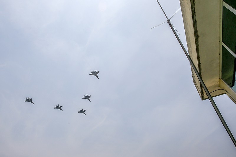 Lần đầu tiên Không quân Việt Nam bay biểu diễn với biên đội 5 chiếc Su-30MK2.