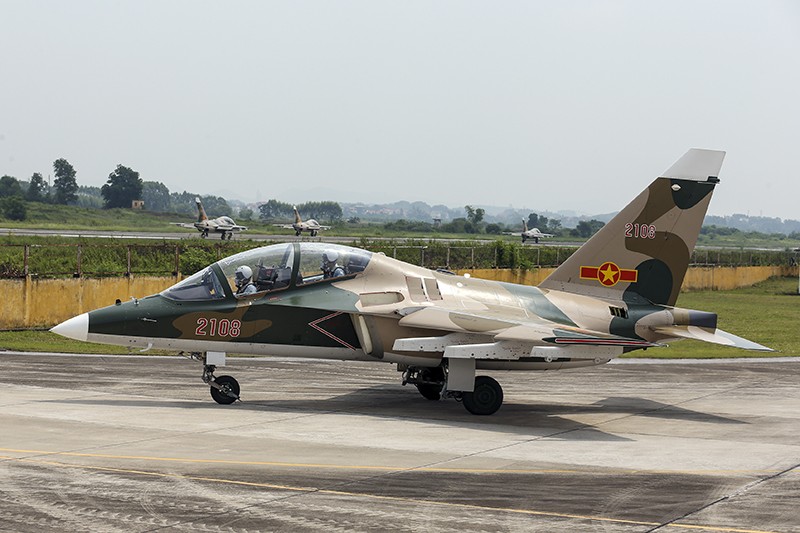 8 máy bay Yak-130 của Trung đoàn 940 đã có mặt tại sân bay Kép vào cuối tháng 7/2025. Trong đó 6 chiếc sẽ liên tục luyện tập cho nhiệm vụ A80, hai chiếc còn lại sẽ đóng vai trò máy bay dự phòng.