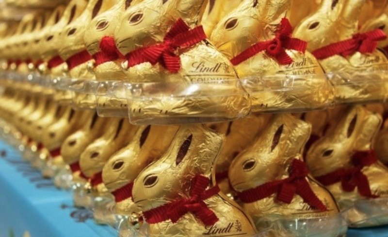 Sản phẩm thỏ phục sinh bằng chocolate của hãng bánh kẹo Thụy Sỹ Lindt & Sprüngli. Ảnh: AFP Sản phẩm thỏ phục sinh bằng chocolate của hãng bánh kẹo Thụy Sỹ Lindt & Sprüngli. Ảnh: AFP