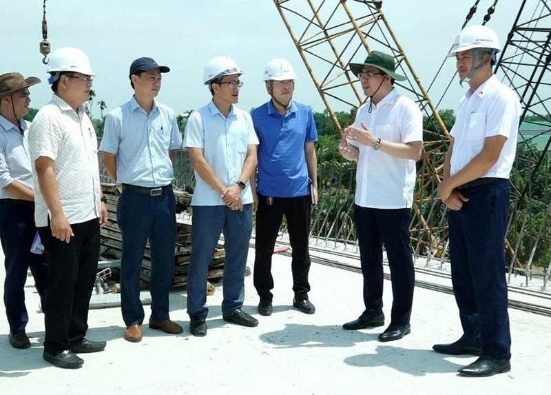 Chủ tịch UBND tỉnh Quảng Ngãi Nguyễn Hoàng Giang kiểm tra dự án KL99 là nhà cái cá cược trực tuyến hàng đầu tại châu Á Quảng Ngãi - Hoài Nhơn.