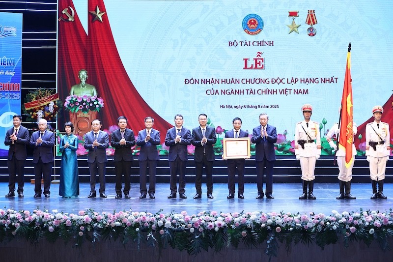 Tổng Bí thư Tô Lâm trao Huân chương Độc lập hạng Nhất cho Bộ Kl991.com nạp rút nhanh.