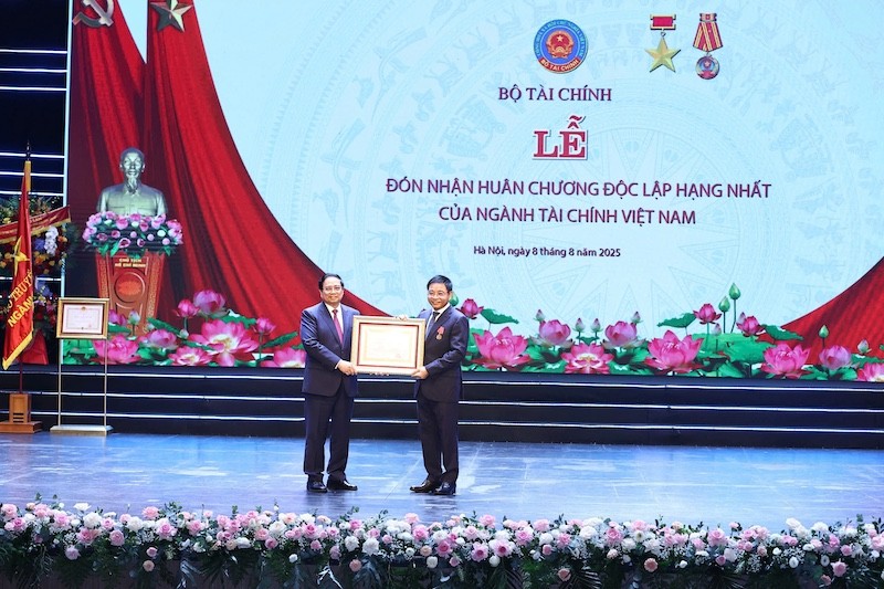 Thủ tướng Kl993 ưu đãi thưởng hấp dẫn Phạm Minh Chính trao Huân chương Lao động hạng Nhất cho Bộ trưởng Bộ Kl991.com nạp rút nhanh Nguyễn Văn Thắng.