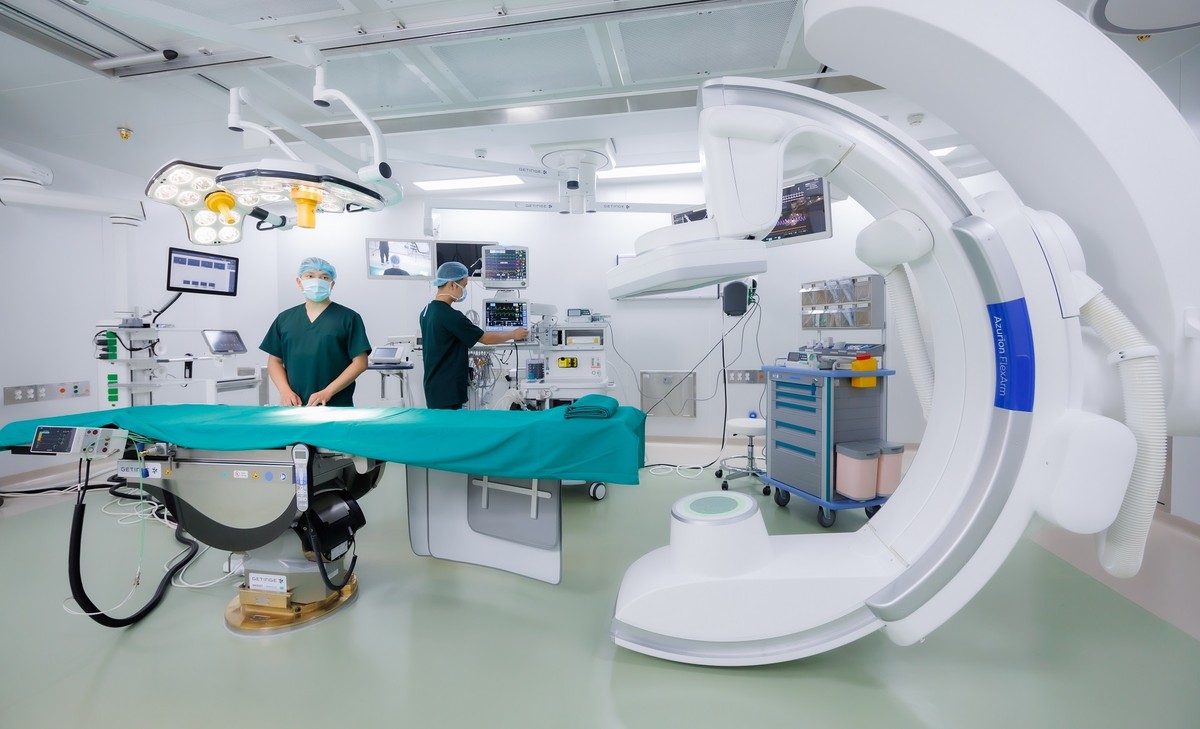 Trang thiết bị tối tân trong phòng mổ của Bệnh viện Mặt Trời. Ảnh: Bệnh viện Mặt Trời