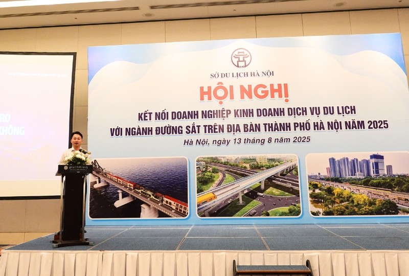 Phó giám đốc Sở Du lịch Hà Nội Trần Trung Hiếu phát biểu khai mạc Hội nghị. Ảnh: Hồ Hạ.