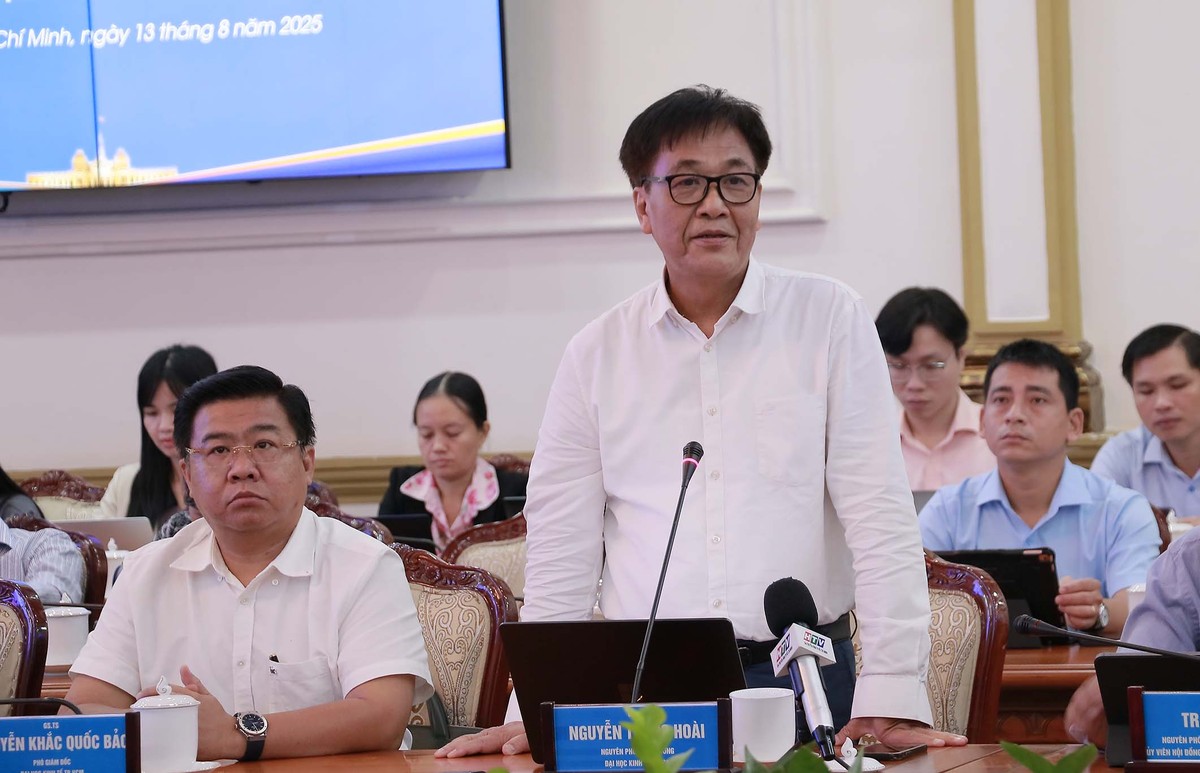 GS-TS Nguyễn Trọng Hoài, nguyên Phó Hiệu trưởng Trường Đại học Kl992 cổng game cá cược TP.HCM gợi ý Thành phố nên đặt mục tiêu tăng trưởng trong khoảng 9 – 11%. Ảnh: Trọng Tín