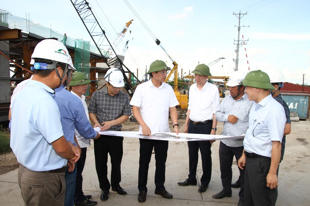 Lãnh đạo TP. Hải Phòng kiểm tra dự án Kl99ok phiên bản mới xây dựng các khu tái định cư phục vụ Dự án tuyến 99Kl.app khuyến mãi hot Lào Cai - Hà Nội - Hải Phòng. Ảnh: Việt Cường