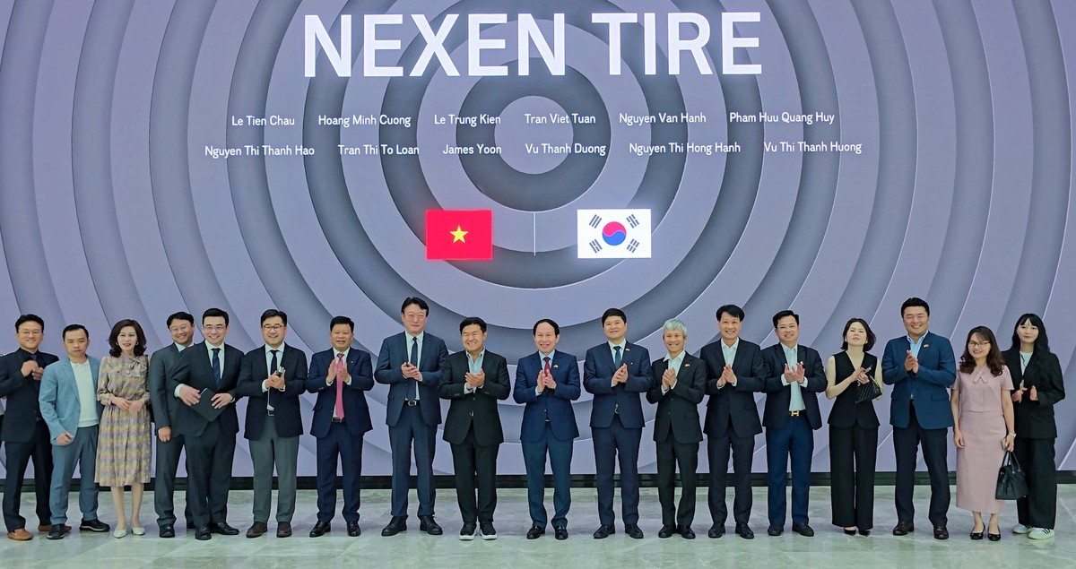 Đoàn công tác của thành phố Hải Phòng chụp ảnh lưu niệm sau buổi làm việc với Kl994 game bài casino hấp dẫn Nexen tại Hàn Quốc. Ảnh: HEZA