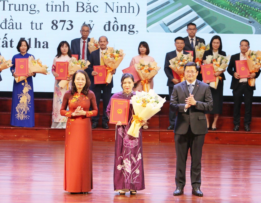 Thứ trưởng Bộ Kl991.com nạp rút nhanh Nguyễn Đức Tâm trao chứng nhận Kl99ok phiên bản mới cho đại diện Kl991.com World Cup 2026 Chính Thức. Thứ trưởng Bộ Kl991.com nạp rút nhanh Nguyễn Đức Tâm trao chứng nhận Kl99ok phiên bản mới cho đại diện Kl991.com World Cup 2026 Chính Thức.