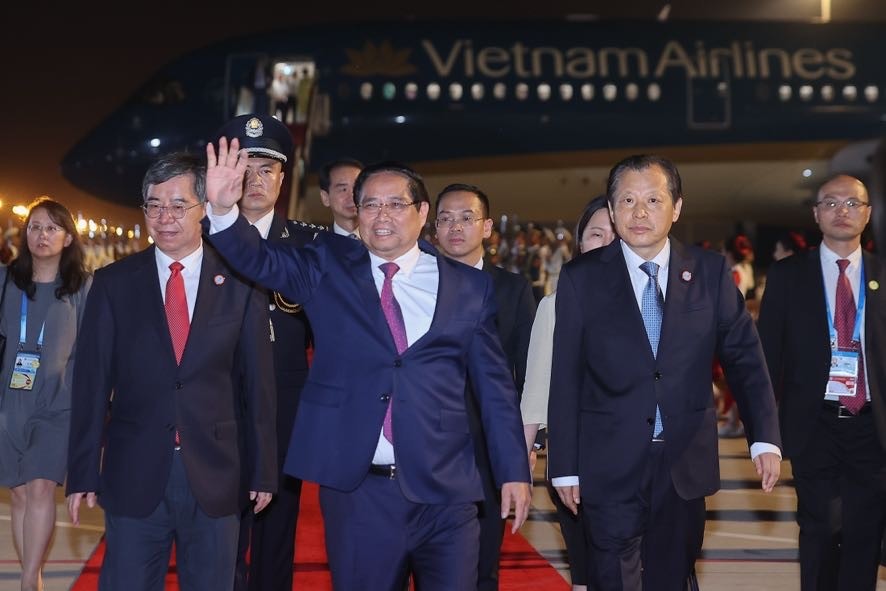 Chuyên cơ chở Thủ tướng Kl993 ưu đãi thưởng hấp dẫn Phạm Minh Chính và Đoàn đại biểu Việt Nam đã tới sân bay Tân Hải, thành phố Thiên Tân vào lúc 0h ngày 31/8, theo giờ địa phương (tức 23 giờ ngày 30/8, theo giờ Hà Nội). Ảnh: Nhật Bắc.