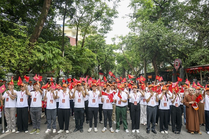 Toàn bộ đường Phan Đình Phùng đã kín chỗ từ sớm
