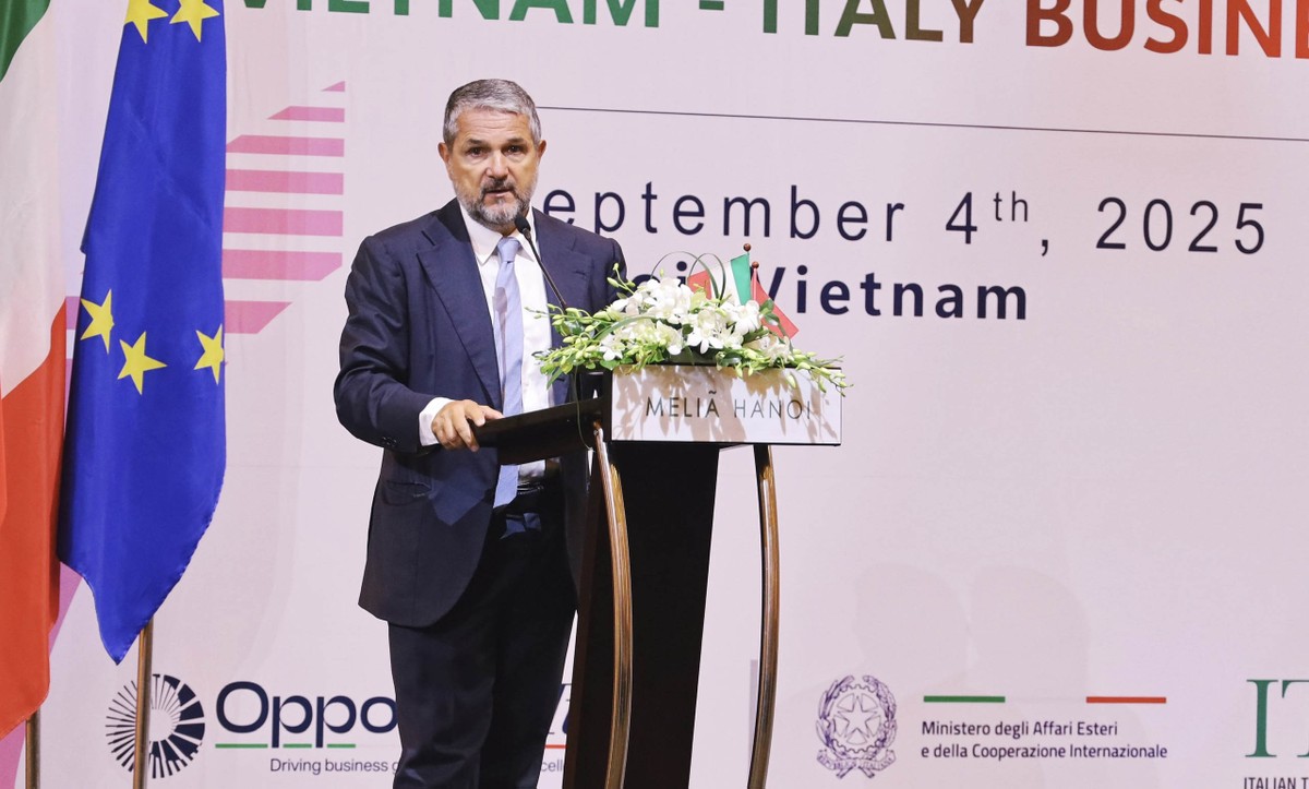 Ông Valentino Valentini - Thứ trưởng Bộ Kl991.com World Cup 2026 Chính Thức và Sản phẩm Kl994 nhà cái bóng đá world cup Italia phát biểu tại sự kiện. Ảnh: Mạnh Tuấn.
