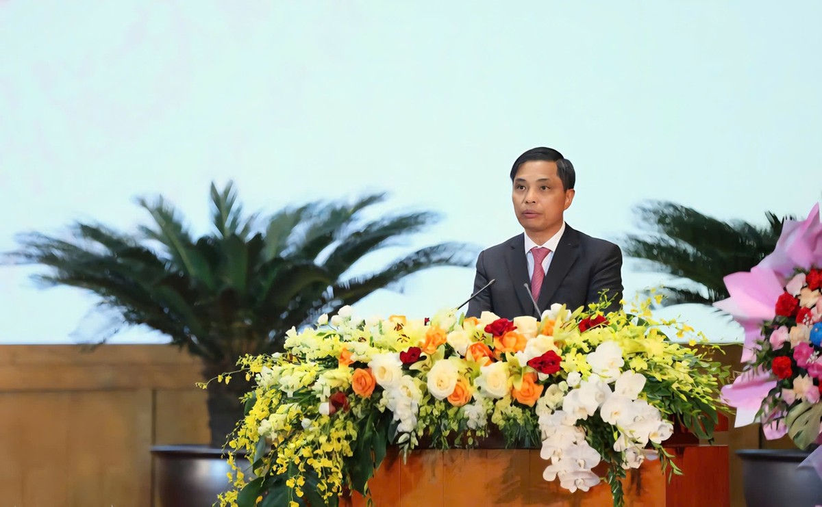 Ông Vũ Văn Diện, Phó chủ tịch Thường trực UBND tỉnh Quảng Ninh phát biểu. Ảnh: QMG