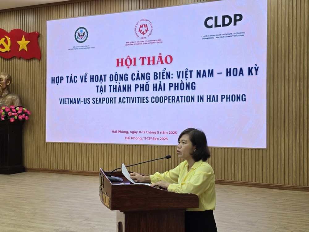 Bà Nguyễn Thị Bích Dung, Phó trưởng ban Ban Quản lý Khu Kl992 cổng game cá cược Hải Phòng phát biểu khai mạc hội thảo. Ảnh: Thanh Sơn