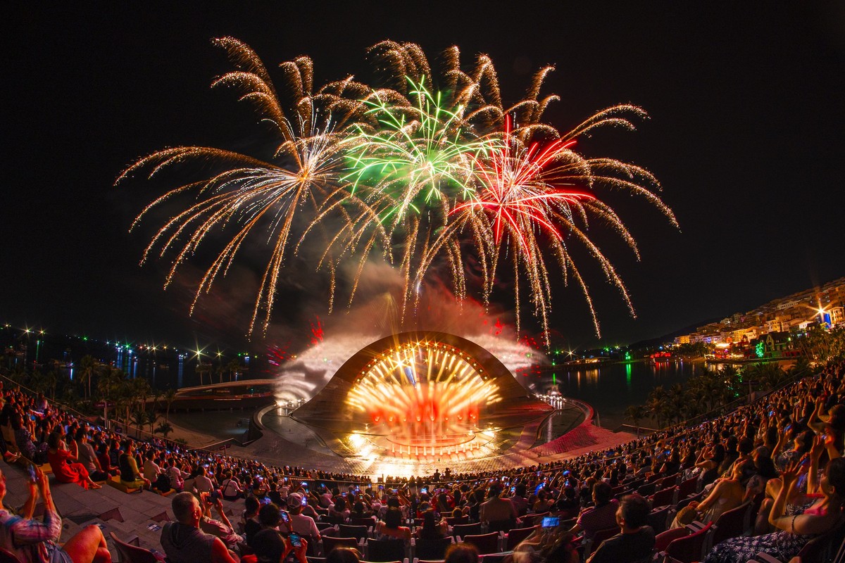Show diễn Kiss of the Sea đạt kỷ lục Guinness thế giới tại Sunset Town, Phú Quốc, hút hàng ngàn khách quốc tế mỗi ngày