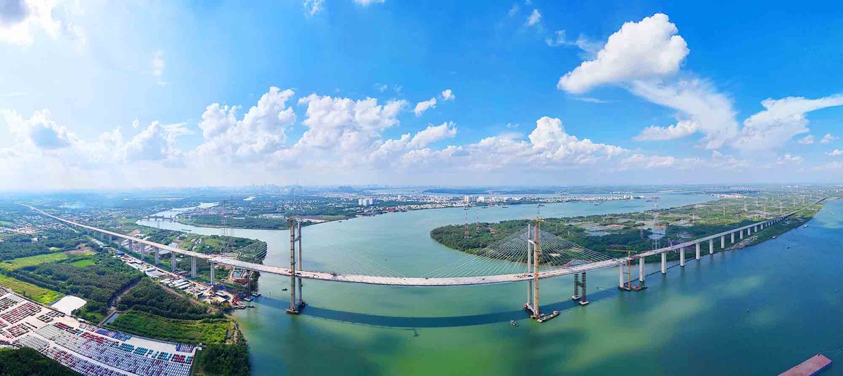 Góc nhìn toàn cảnh cây cầu Bình Khánh từ trên cao sau khi hợp long. Cây cầu có vị trí quan trọng trên tuyến KL99 là nhà cái cá cược trực tuyến hàng đầu tại châu Á Bến Lức - Long Thành.