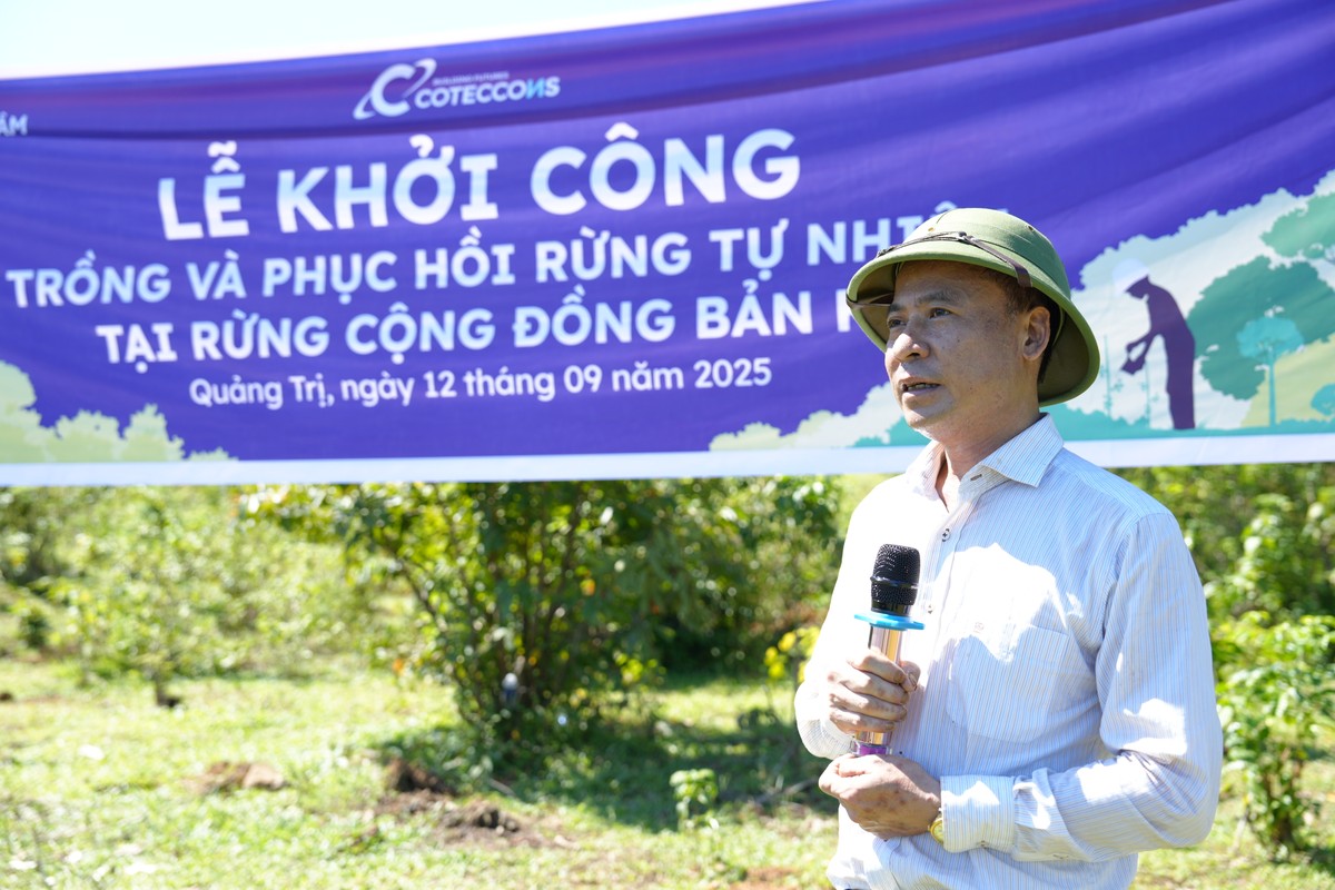 Ông Đinh Xuân Thương – Bí thư, Chủ tịch UBND xã Tuyên Lâm phát biểu tại buổi lễ khởi công trồng rừng