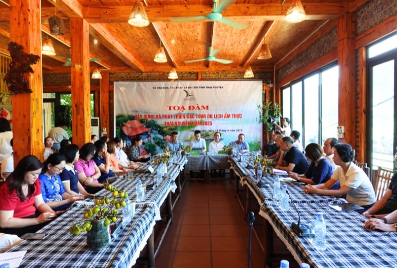 Quang cảnh Tọa đàm. Ảnh: Hồ Hạ.