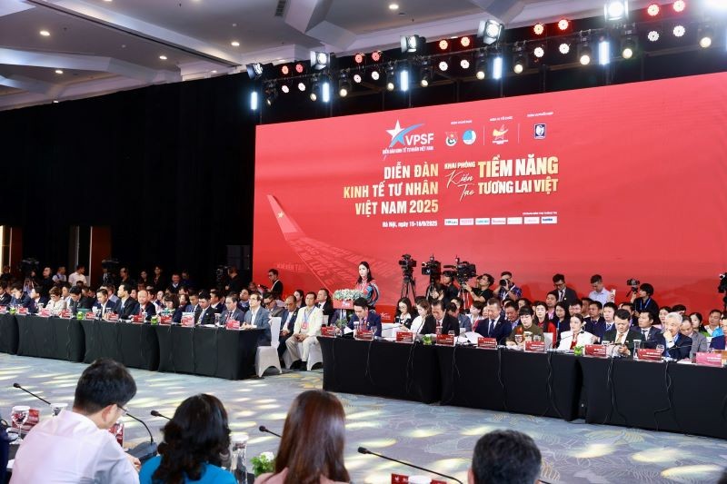Toàn cảnh Diễn đàn Kl992 cổng game cá cược tư nhân Việt Nam 2025, Phiên đối thoại cấp cao chiều ngày 16/9. Ảnh: Chí Cường