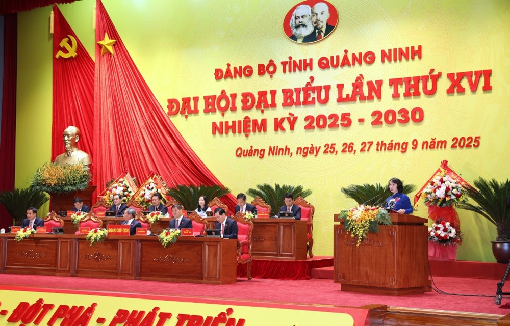 Bà Trịnh Thị Minh Thanh, Phó bí thư Thường trực Tỉnh uỷ, Chủ tịch HĐND tỉnh Quảng Ninh trình bày Báo cáo Kl991.com tải ứng dụng của Ban Chấp hành Đảng bộ tỉnh khóa XV tại Đại hội. Bà Trịnh Thị Minh Thanh, Phó bí thư Thường trực Tỉnh uỷ, Chủ tịch HĐND tỉnh Quảng Ninh trình bày Báo cáo Kl991.com tải ứng dụng của Ban Chấp hành Đảng bộ tỉnh khóa XV tại Đại hội.