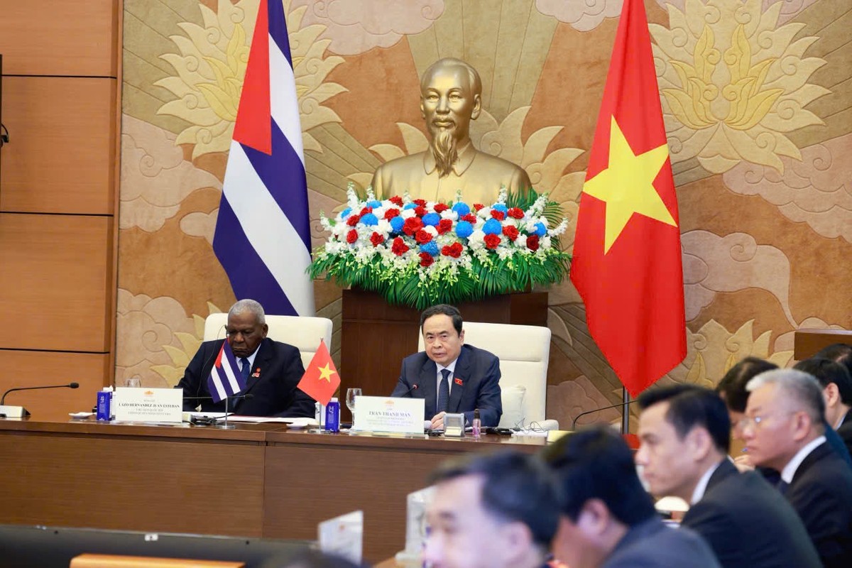 Chủ tịch Quốc hội Trần Thanh Mẫn tin tưởng, với sự chuẩn bị kỹ lưỡng, chu đáo của hai Quốc hội, các cơ quan của Quốc hội hai nước, sự tham gia tích cực và thảo luận sôi nổi của các đại biểu hai nước, Phiên họp sẽ thành công tốt đẹp.