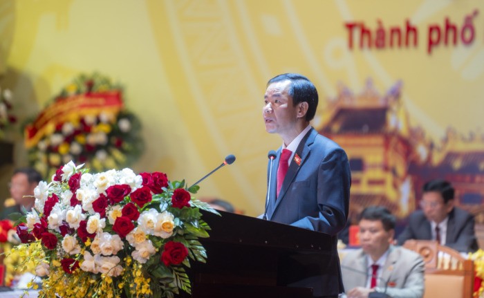 Chủ tịch UBND thành phố Nguyễn Văn Phương báo cáo Kl991.com tải ứng dụng tại Đại hội.